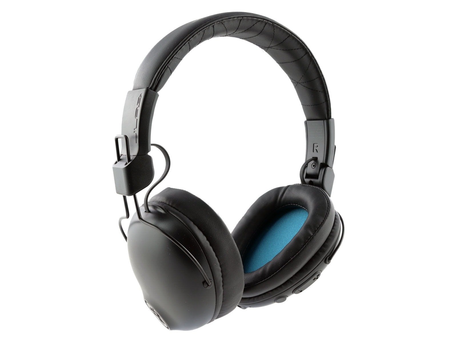 JLab Studio Pro Wireless Over-Ear Kopfhörer Schwarzer Over-Ear-Kopfhörer mit gepolsterten innen blauen Ohrmuscheln und gepolstertem Kopfbügel, aufrecht positioniert, isoliert vor weißem Hintergrund. Die Kopfhörer wirken schlicht und modern.